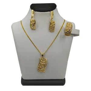 نیم ست طلا 18 عیار زنانه مدل ریناس