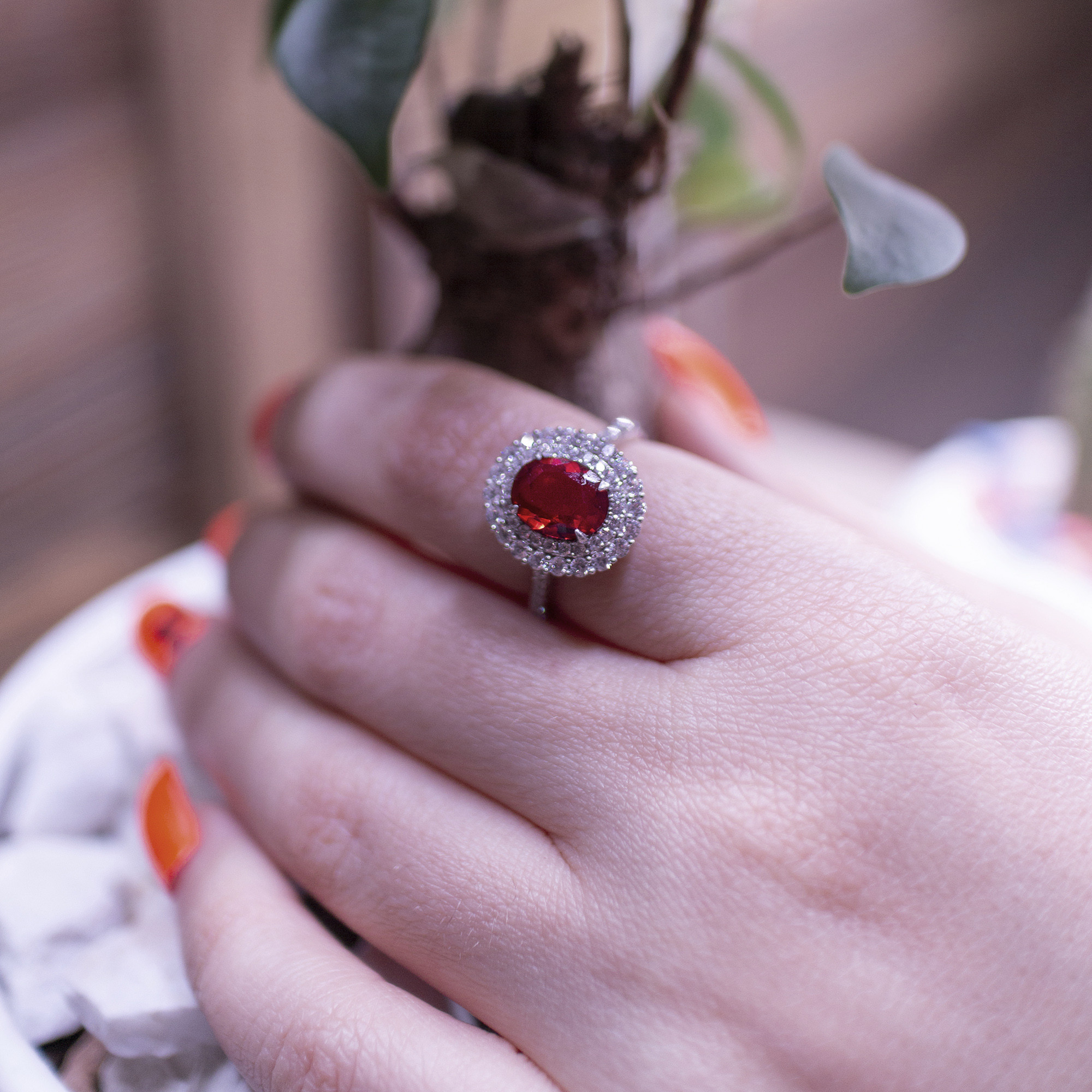 انگشتر نقره زنانه مدل یاقوت AMT-R126 انگشتر نقره زنانه مدل یاقوت AMT-R126