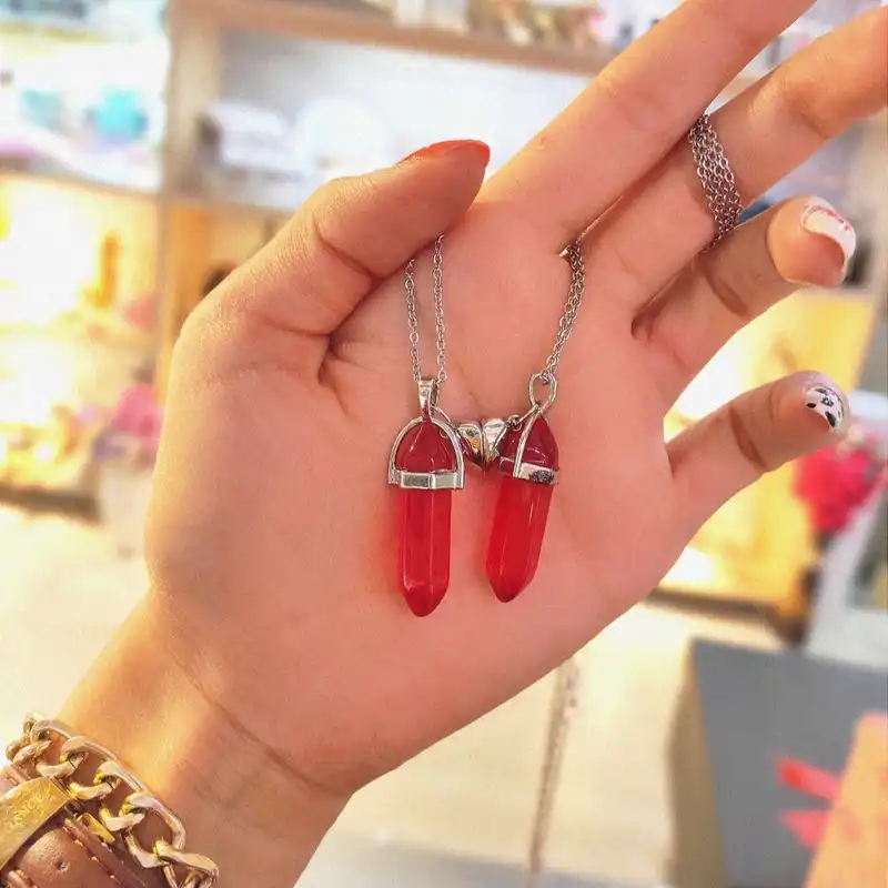 گردنبند مدل  مگنتی طرح منشوری گیلاس وَرنیکسا مجموعه 2 عددی