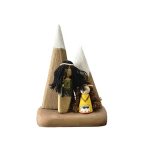 مجسمه چوبی مدل سرخپوست در کوهستان