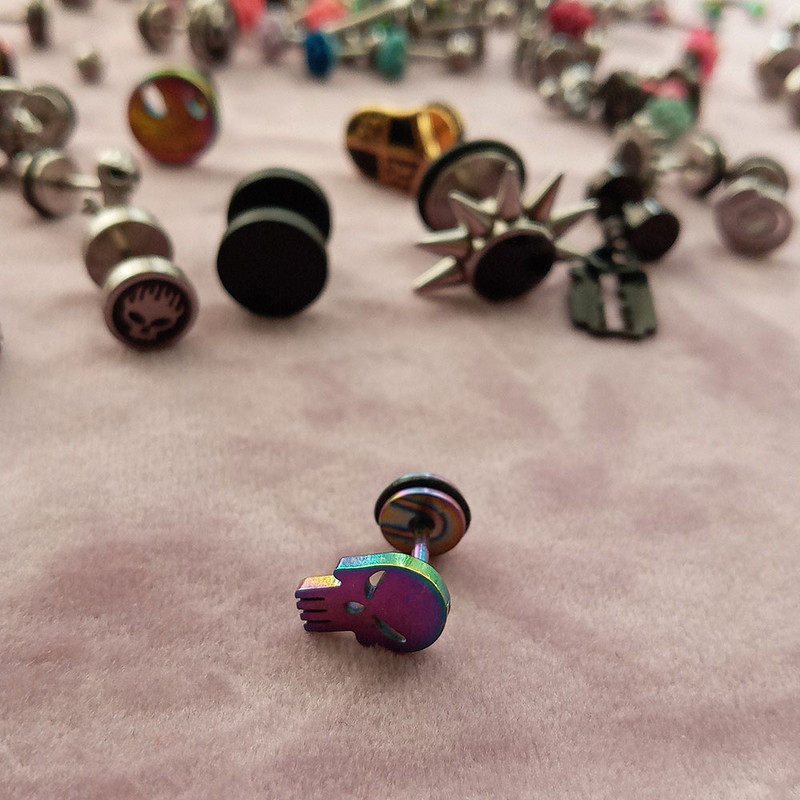 پیرسینگ گوش مدل جمجمه کد J63