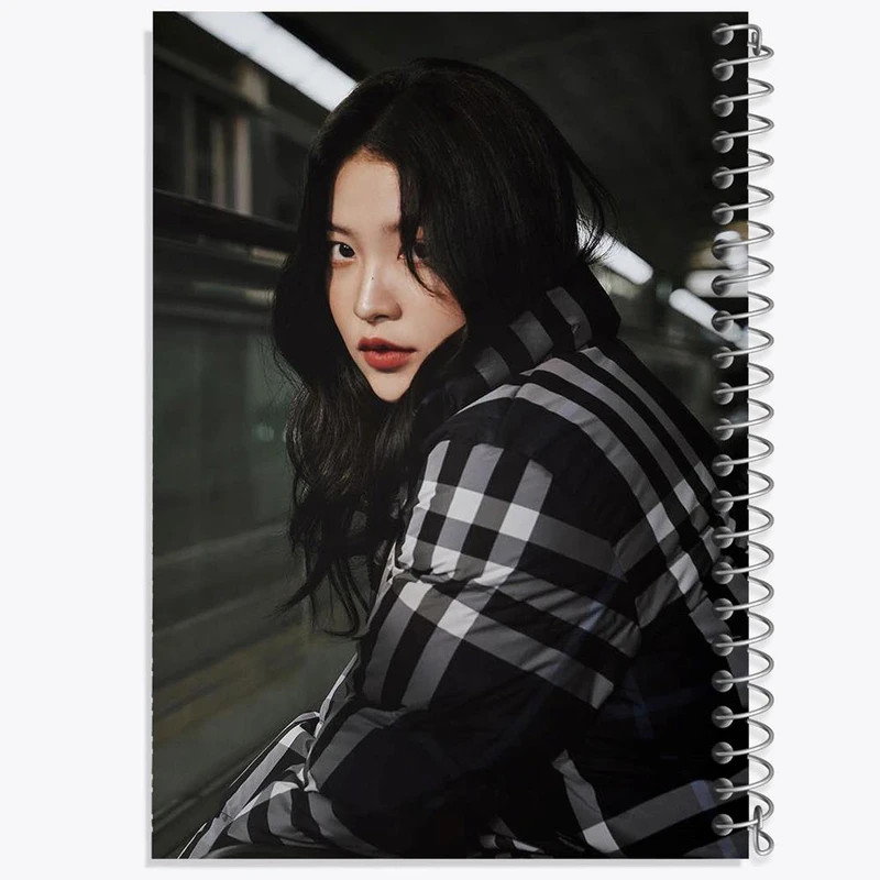 دفتر شطرنجی 50 برگ خندالو طرح یری گروه رد ولوت Red Velvet کد 19611