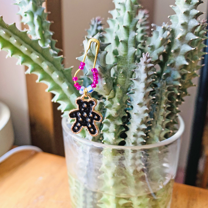 سنجاق سینه زنانه مدل تدی B