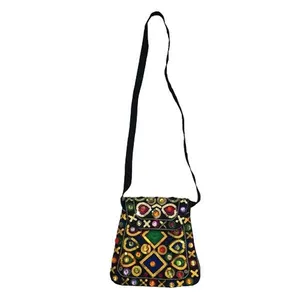کیف رودوشی دخترانه مدل سنتی