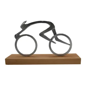 تندیس مدل دوچرخه سوار