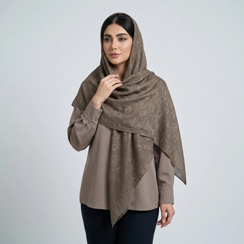 روسری الیاف نخی زنانه مدل کریشه نگین دار با طول و عرض 130*127 سانتی‌متر