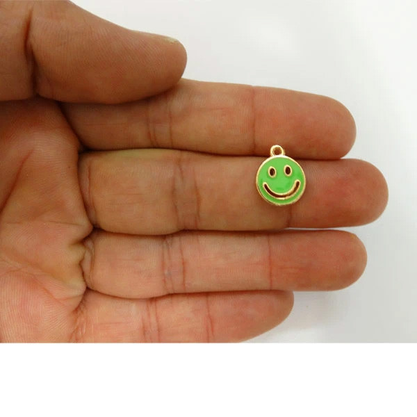 آویز گردنبند دخترانه مدل استیکر خندان کد 101 بسته 5 عددی آویز گردنبند دخترانه مدل استیکر خندان کد 101 بسته 5 عددی