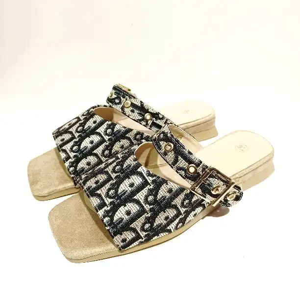 صندل زنانه مدل D703