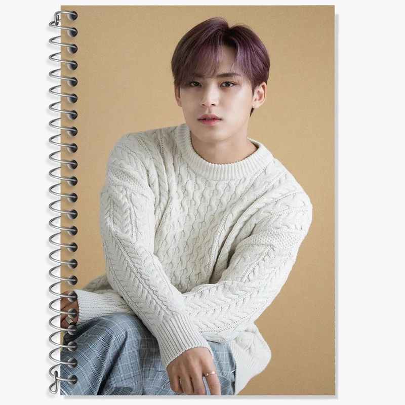 دفتر زبان 50 برگ خندالو مدل دو خط طرح مینگیو گروه سونتین Seventeen کد 12495