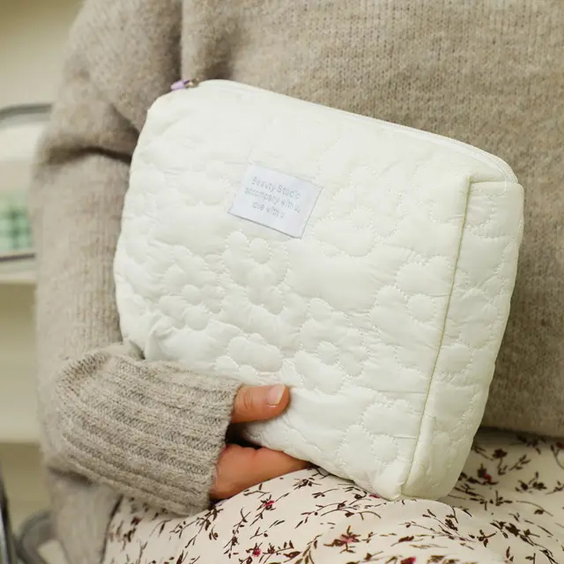 کیف لوازم آرایش زنانه مدل فلورا