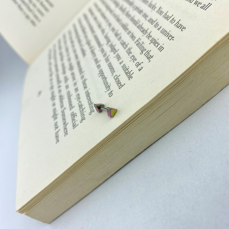 پیرسینگ گوش زنانه ژوپینگ مدل مثلث کد P4154 پیرسینگ گوش زنانه ژوپینگ مدل مثلث کد P4154