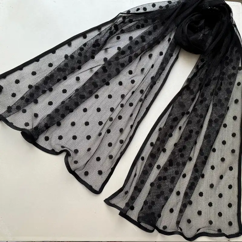 شال زنانه مدل توری خالخالی توپ توپی تابستانی