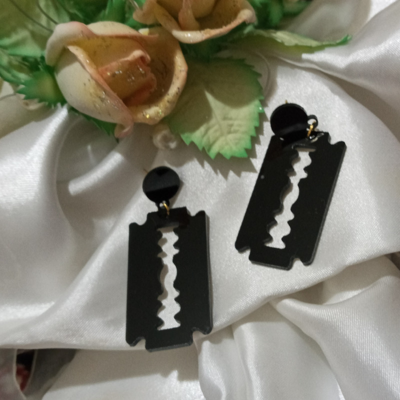 گوشواره زنانه مدل تیغ کد E.TGH.B گوشواره زنانه مدل تیغ کد E.TGH.B