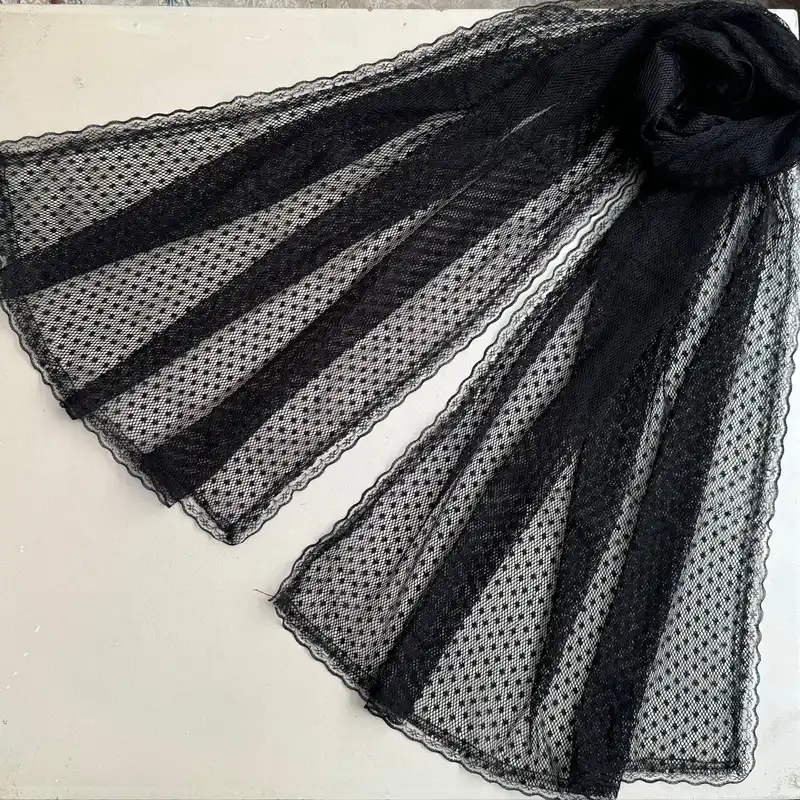 شال زنانه مدل توری خالخالی دور دانتل دار تابستانی