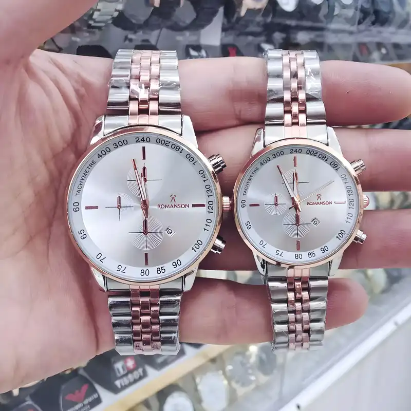 ست ساعت مچی عقربه ای زنانه و مردانه مدل تک موتوره تقویم دار کد Av-RoM 2