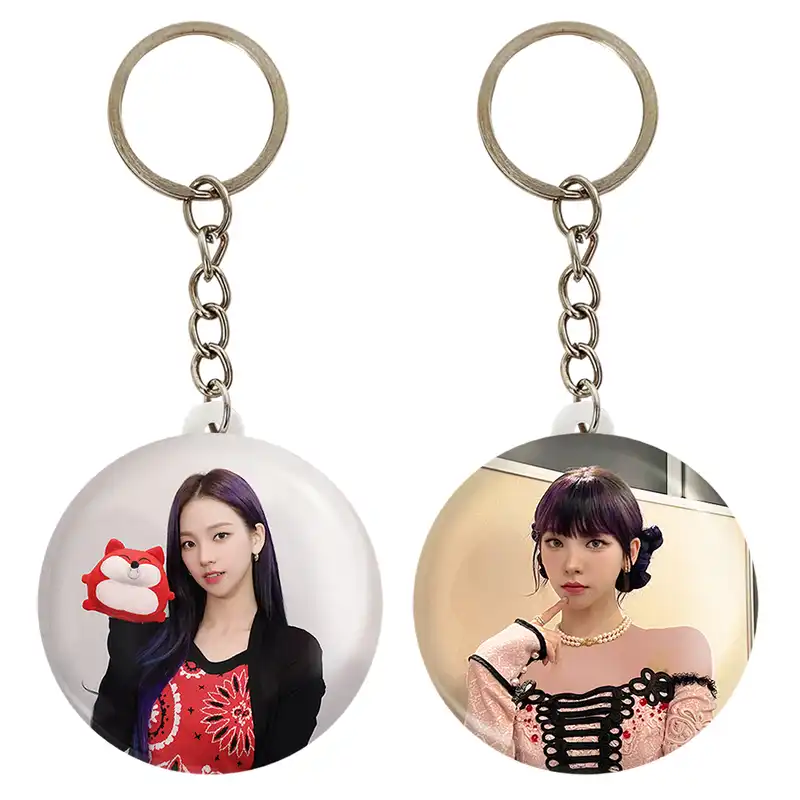 جاکلیدی خندالو مدل کارینا گروه گروه آسپا Aespa کد 1971919714 مجموعه 2 عددی