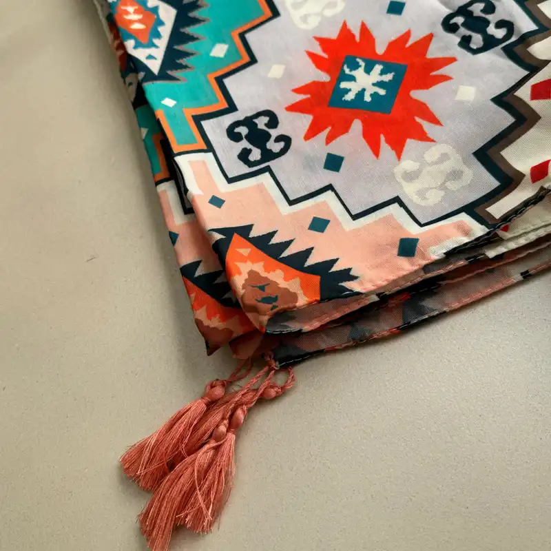 روسری زنانه مدل نخی گلیمی سنتی چهار فصل کد 16