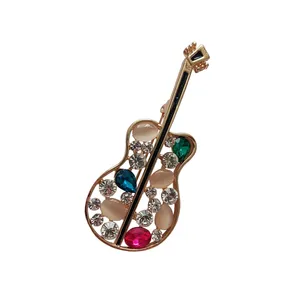 سنجاق سینه زنانه مدل gitar00