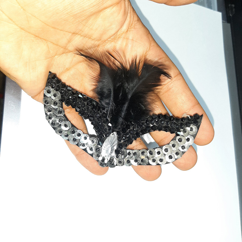 سنجاق سینه زنانه مدل نقاب سنجاق سینه زنانه مدل نقاب