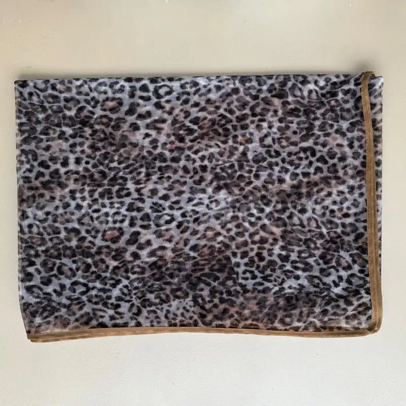 شال زنانه مدل توری پلنگی نوار دوزی شده نازک تابستانی