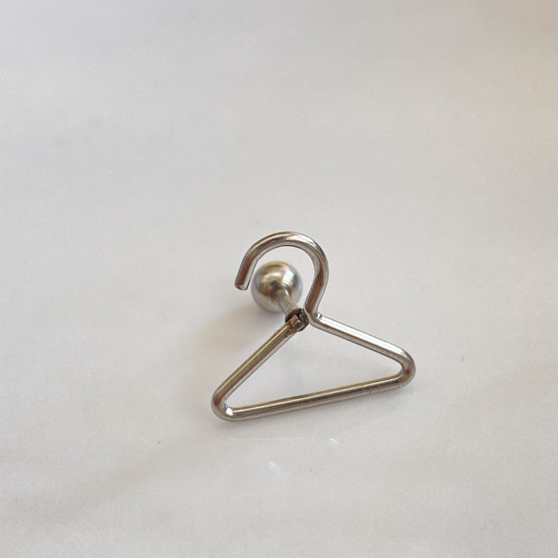 پیرسینگ گوش مدل چوب لباسی