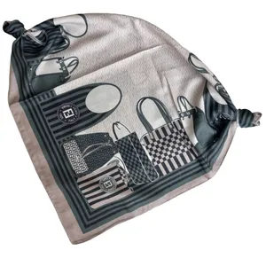 روسری زنانه فندی مدل قواره کوچک پاییزی