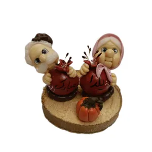 مجسمه مدل پیر زن پیر مرد یلدا