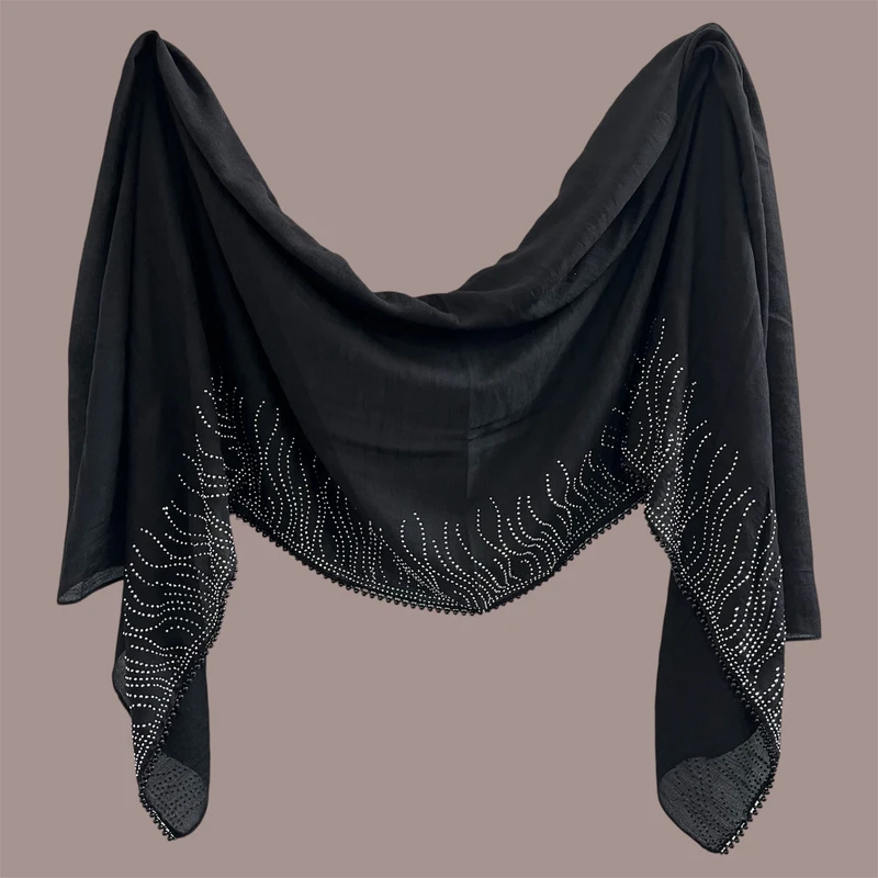 شال زنانه مدل اسلپ نگین و مرواریدی موج دار 