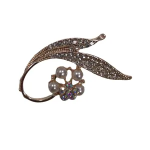 گل سینه زنانه مدل گل خطی