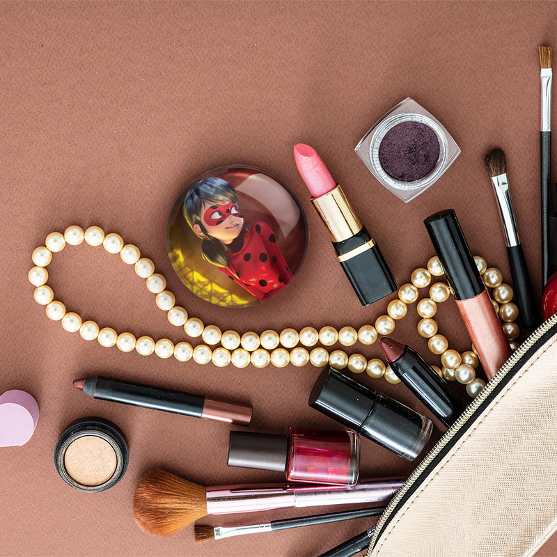 آینه جیبی خندالو مدل دختر کفشدوزکی  کد 3084