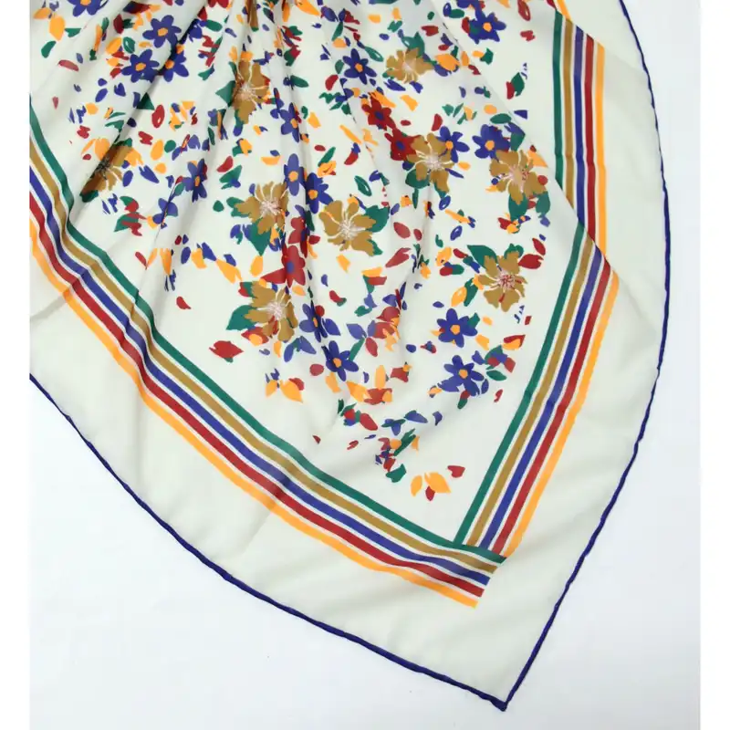 روسری زنانه مدل نخی خنک تابستانی طرح گل ریز  کد ana-5026