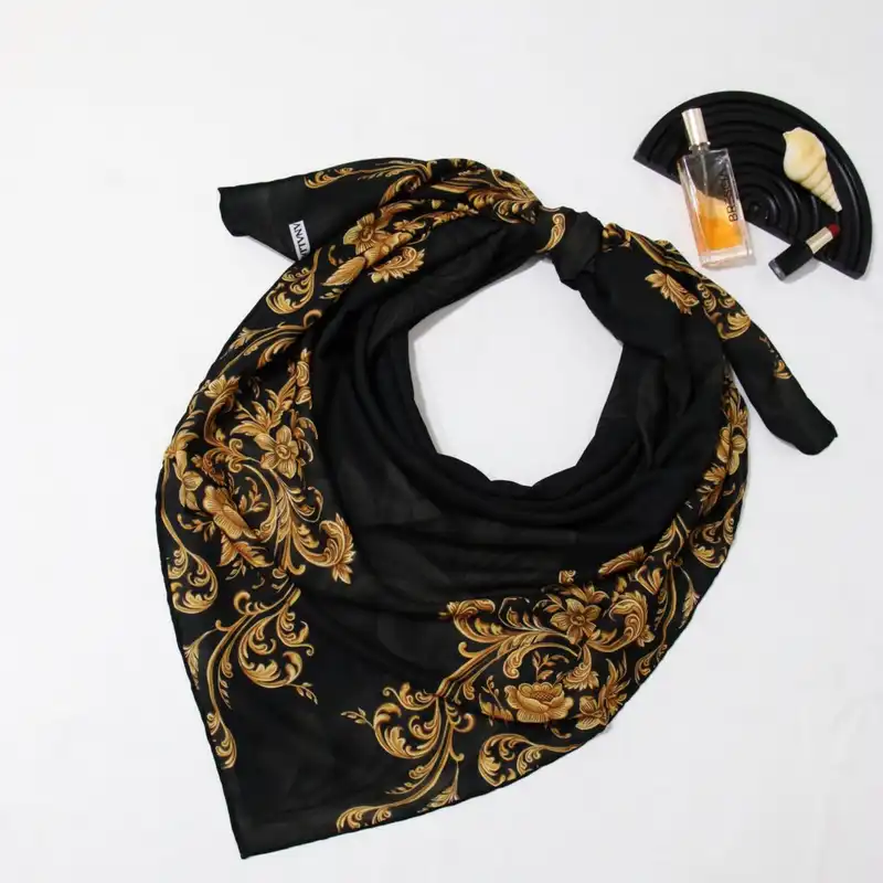 روسری زنانه مدل نخی حاشیه گل دار کد ana-6040