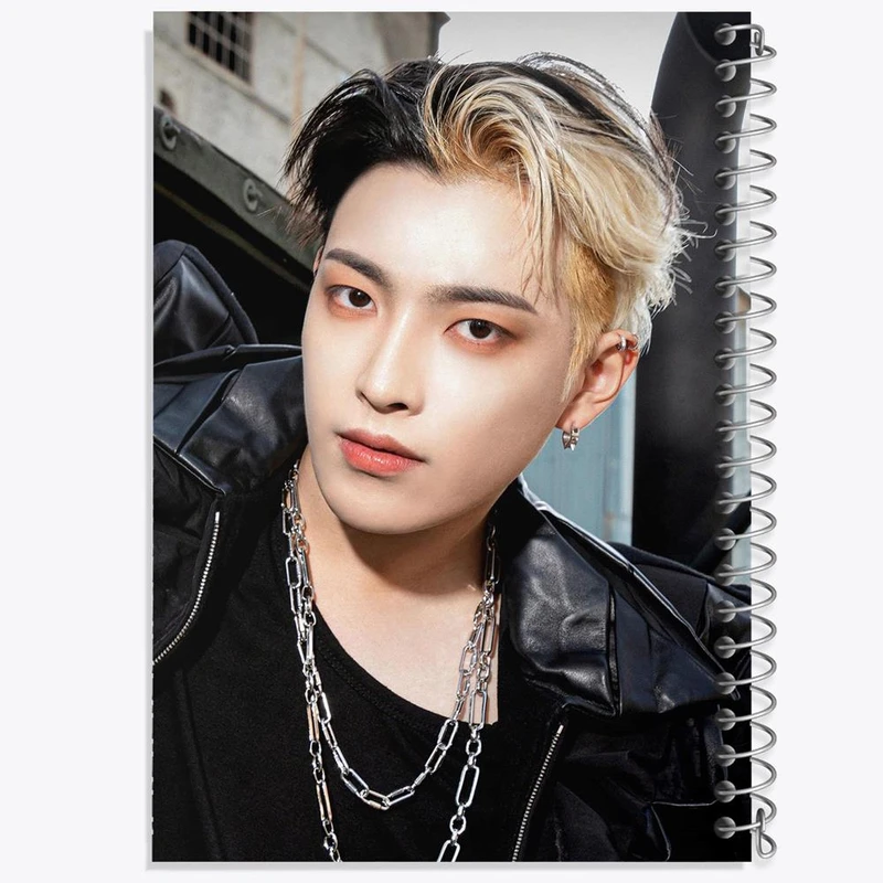 دفتر شطرنجی 50 برگ خندالو طرح هونگ جونگ گروه ایتیز ATEEZ کد 21241