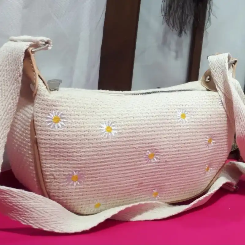 کیف دوشی زنانه مدل بابونه 797