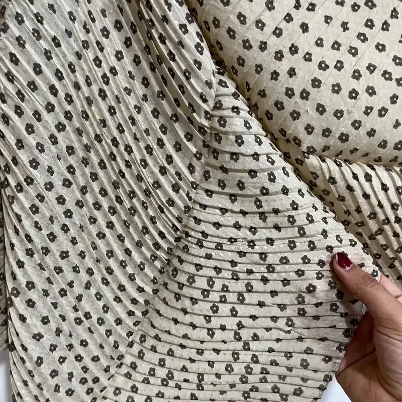 شال زنانه مدل پلیسه بابونه ریز