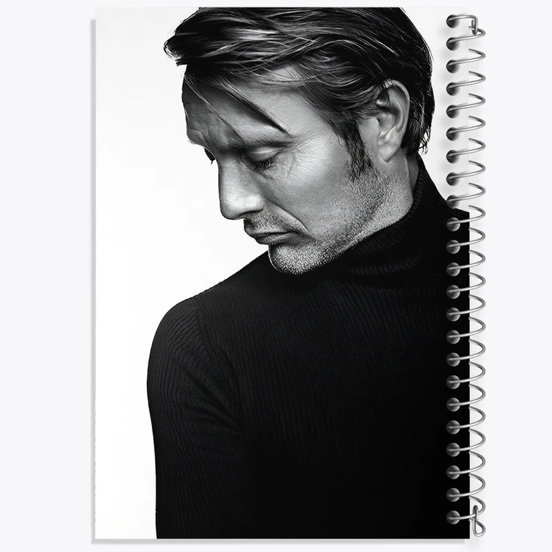 دفتر مشق 100 برگ خندالو طرح مادز میکلسن (Mads Mikkelsen) کد F7452