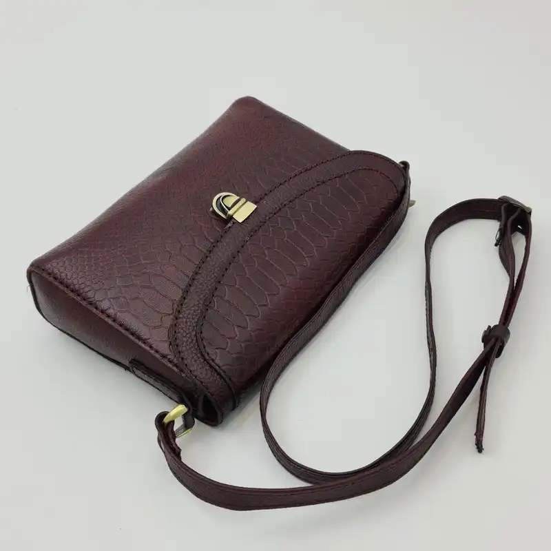 کیف دوشی زنانه مدل لامیا چرم طبیعی کد A_880