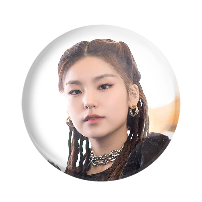 مگنت خندالو مدل یجی گروه ایتزی ITZY  کد 20210