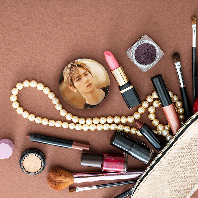 آینه جیبی خندالو مدل بکهیون گروه اکسو EXO  کد 16770