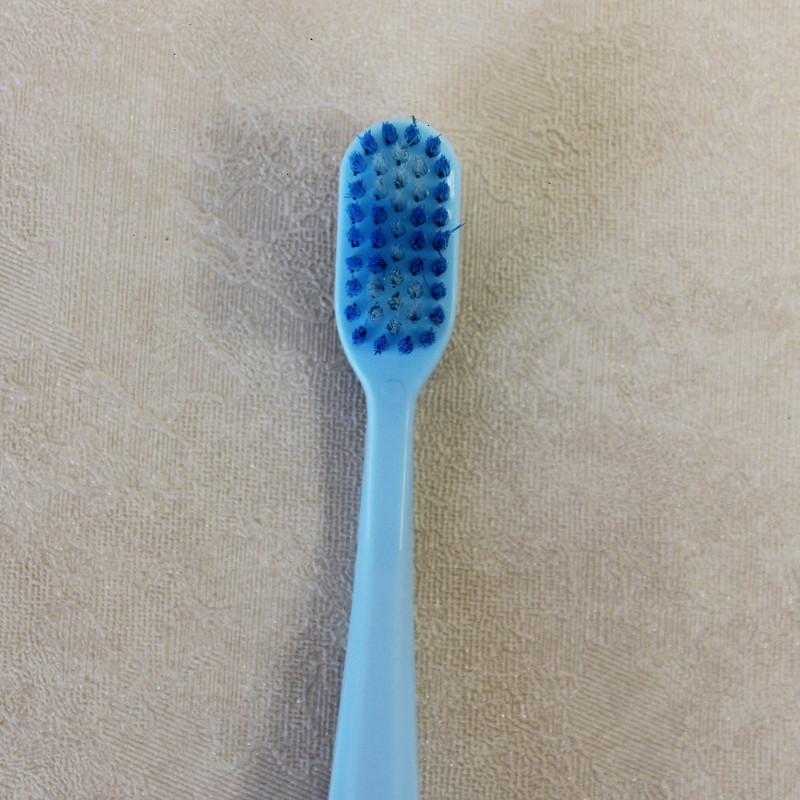 مسواک کانفیدنت مدل توربو ایزی وایت با برس نرم بسته 2 عددی