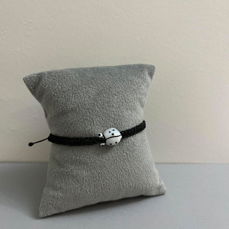 دستبند زنانه مدل کفش دوزک