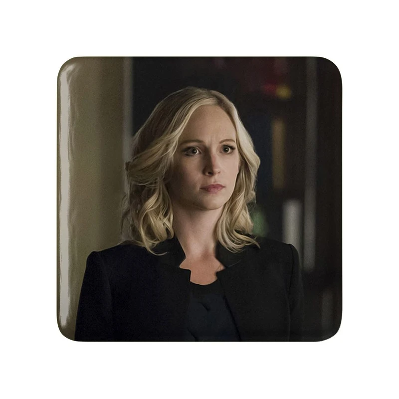 مگنت خندالو مدل کارولاین فوربز خاطرات یک خون آشام  The Vampire Diaries  کد 23687