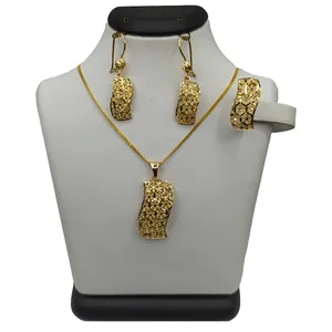 نیم ست طلا 18 عیار زنانه مدل ریناس