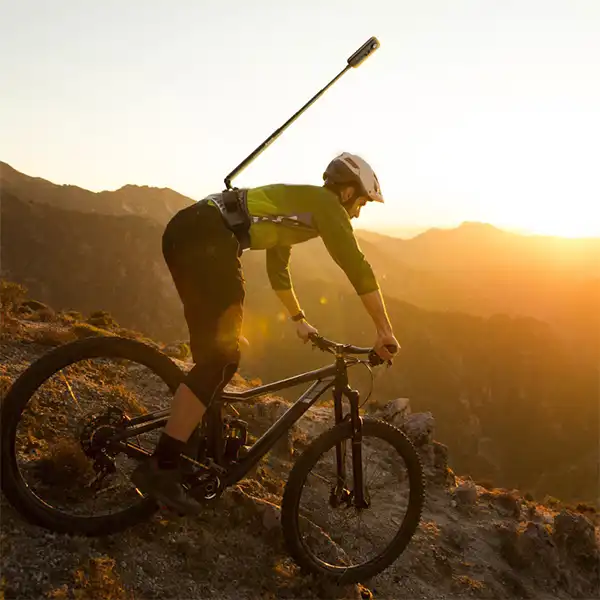 دوربین فیلم برداری ورزشی اینستا 360 مدل ONE RS به همراه کمربند و منوپاد