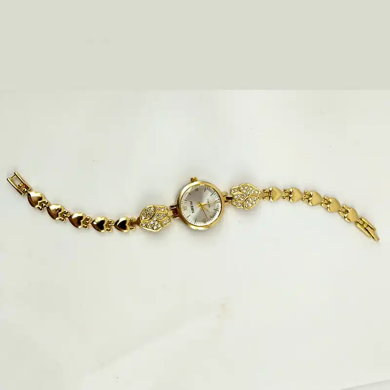 ساعت مچی عقربه ای زنانه مدل نگین دار قلبی کد ghn1