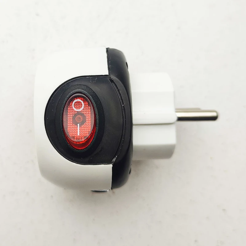 عکس شماره 4 : مبدل سه راهی برق مدل کلید دار مولتی کد 208 بسته 2 عددی