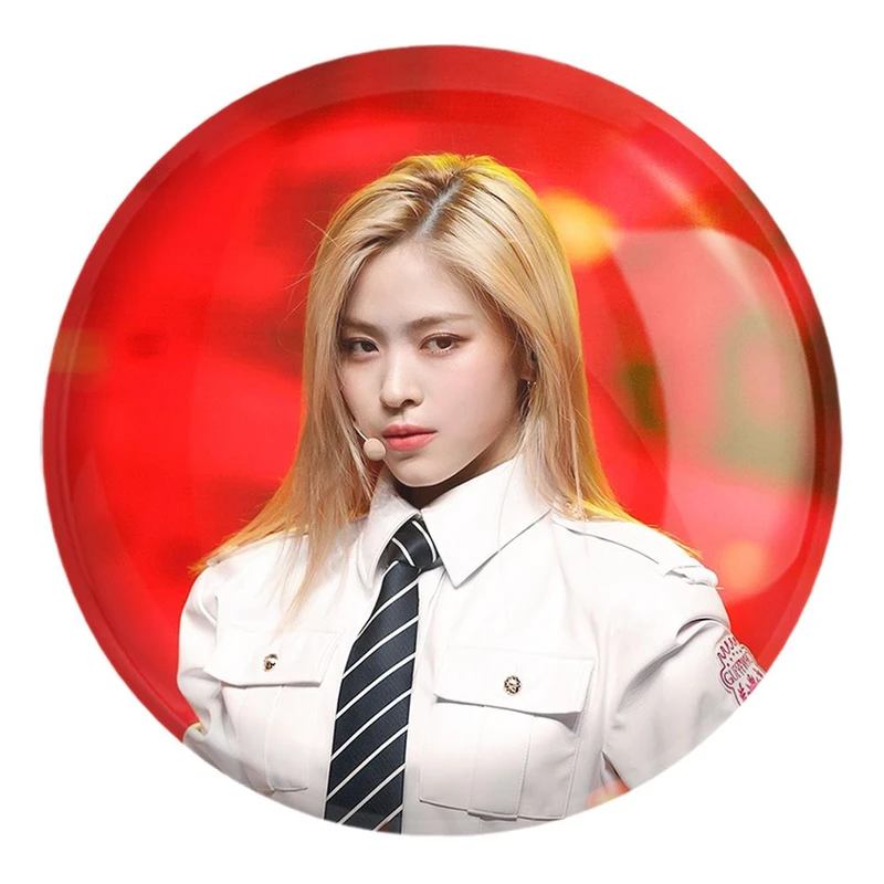 پیکسل خندالو طرح ریوجین گروه ایتزی ITZY کد 20183 مدل بزرگ