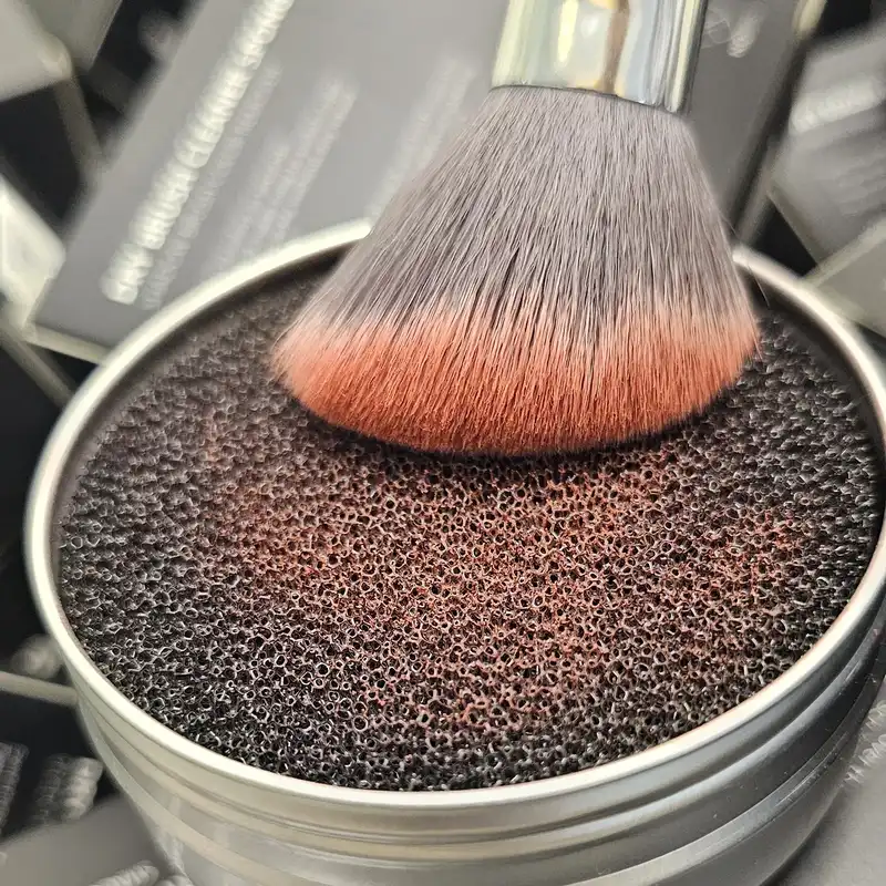 اسفنج پاک کننده برس آرایشی دنیل لورا مدل 01