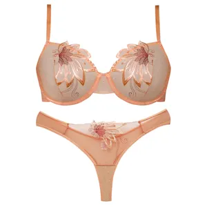 ست شورت و سوتین زنانه برتا مدل فنردار گیپور کد 4695-2020LC