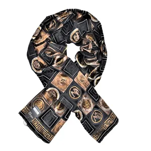 شال زنانه ورساچه مدل مخمل هندسی